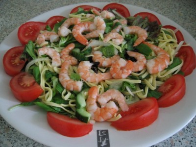shrimps and noodles salad