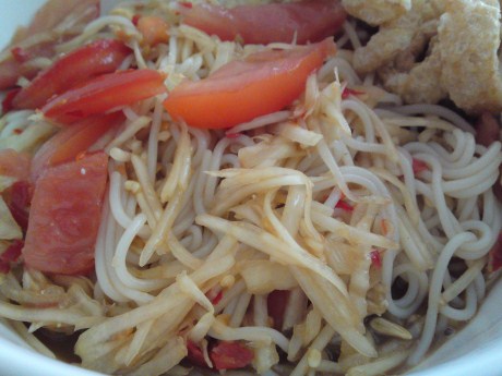 papaya and noodle salad