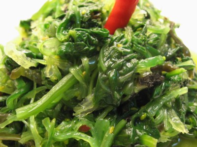 steamed spinach and Japanese seaweed salad