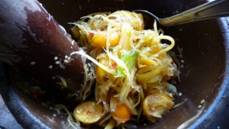 Making green papaya salad